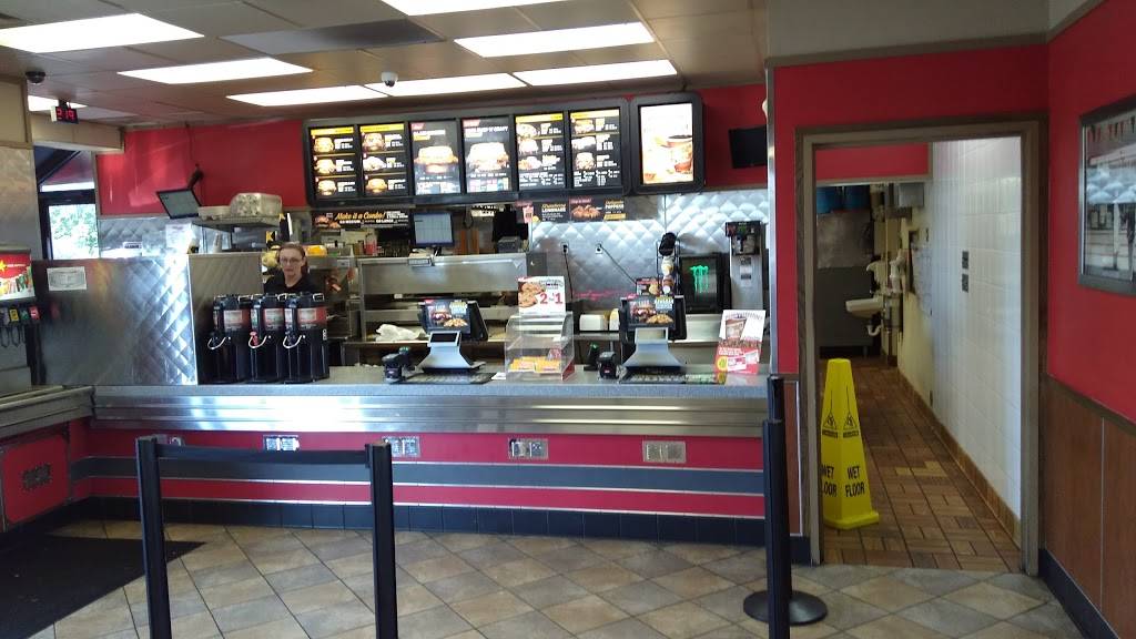 Hardees | restaurant | 3301 W 3rd St, Bloomington, IN 47404, USA | 8123337315 OR +1 812-333-7315