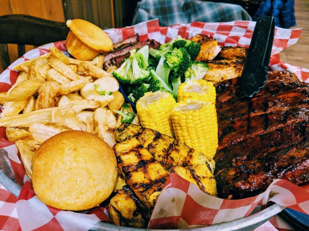 Famous Daves Bar-B-Que | restaurant | 31 Meadowview Dr, Lake Delton, WI 53940, USA | 6082548900 OR +1 608-254-8900