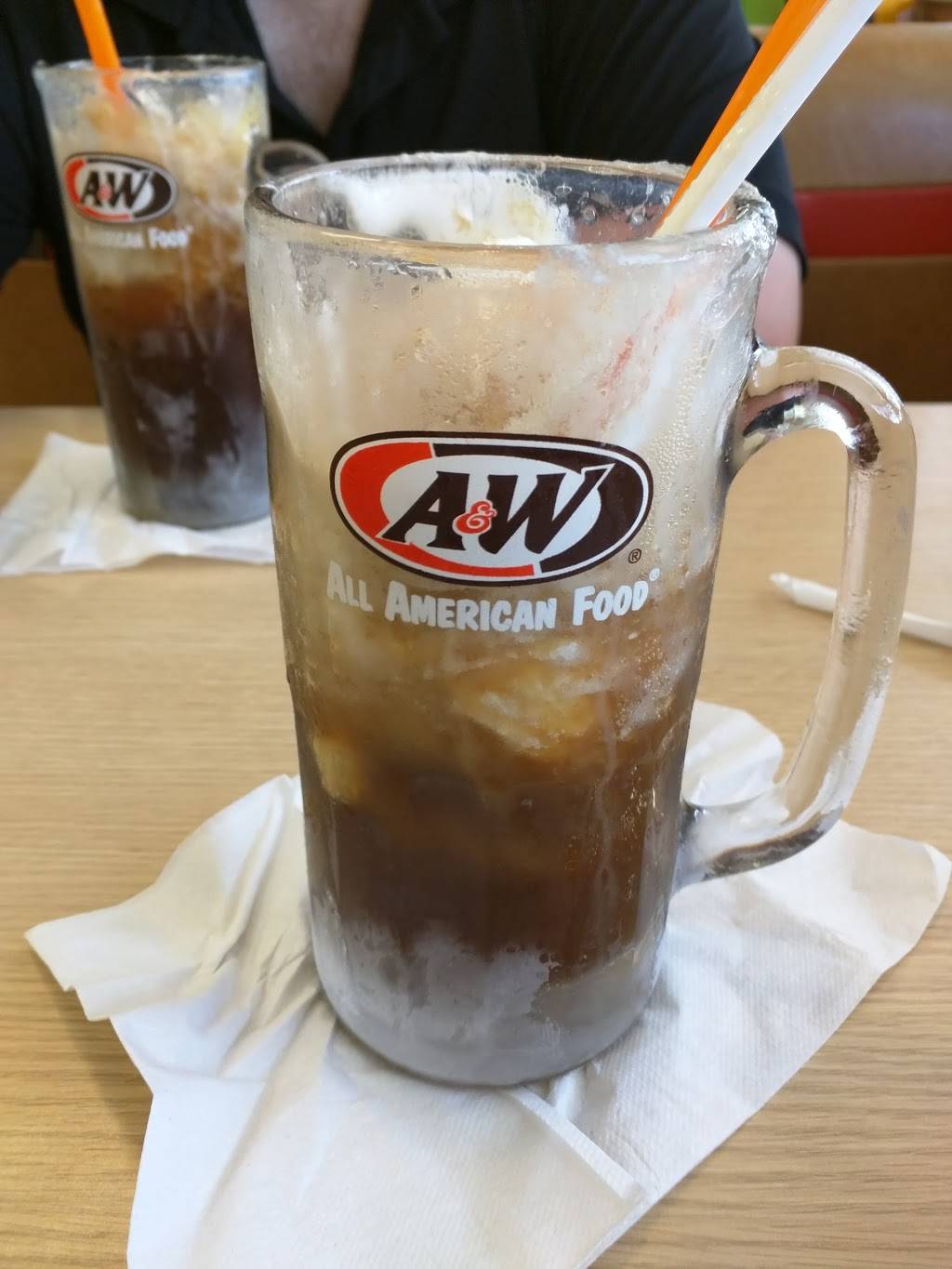 A&W | restaurant | 925 Frontenac Dr, Winona, MN 55987, USA | 5074521030 OR +1 507-452-1030