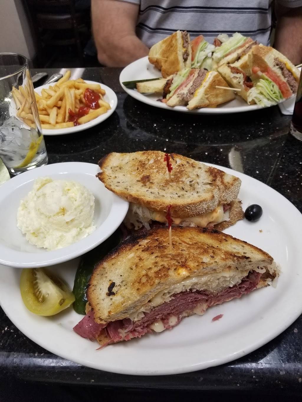 Weiss Deli | restaurant | 2744 N Green Valley Pkwy, Henderson, NV 89014, USA | 7024540565 OR +1 702-454-0565