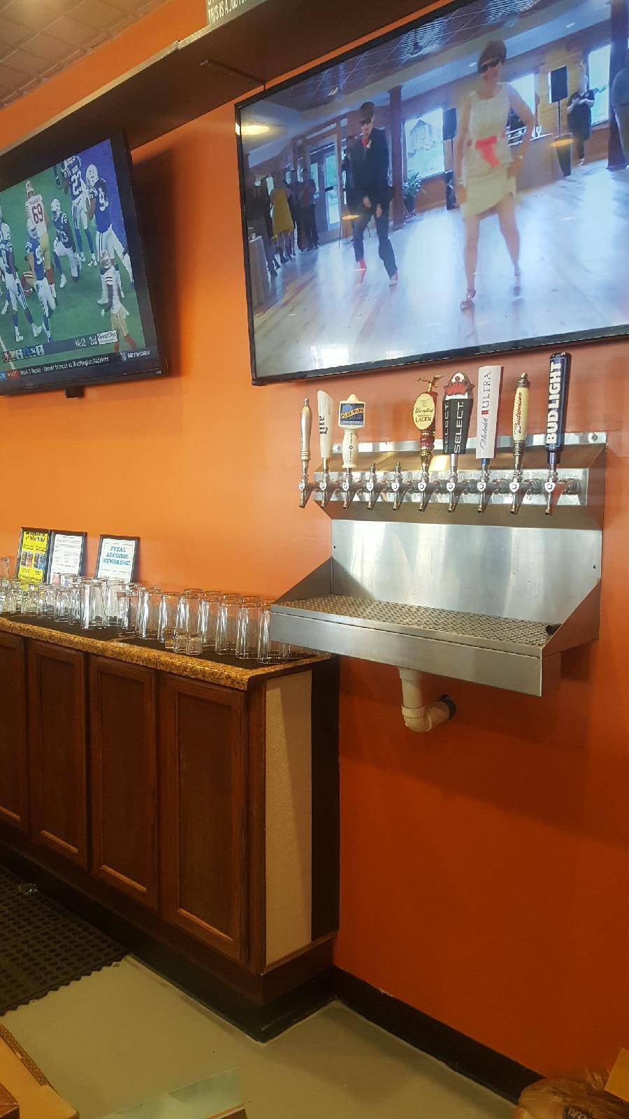 Arora Grill and Cafe | restaurant | 2002 3rd Ave, Huntington, WV 25703, USA | 6813783459 OR +1 681-378-3459