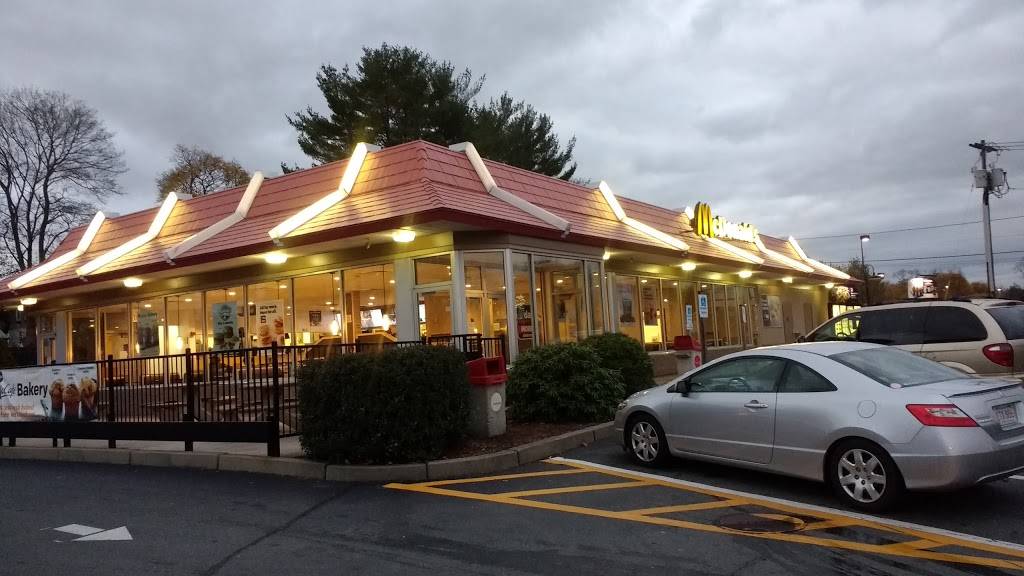McDonalds | cafe | 908 N Montello St, Brockton, MA 02301, USA | 5085889920 OR +1 508-588-9920