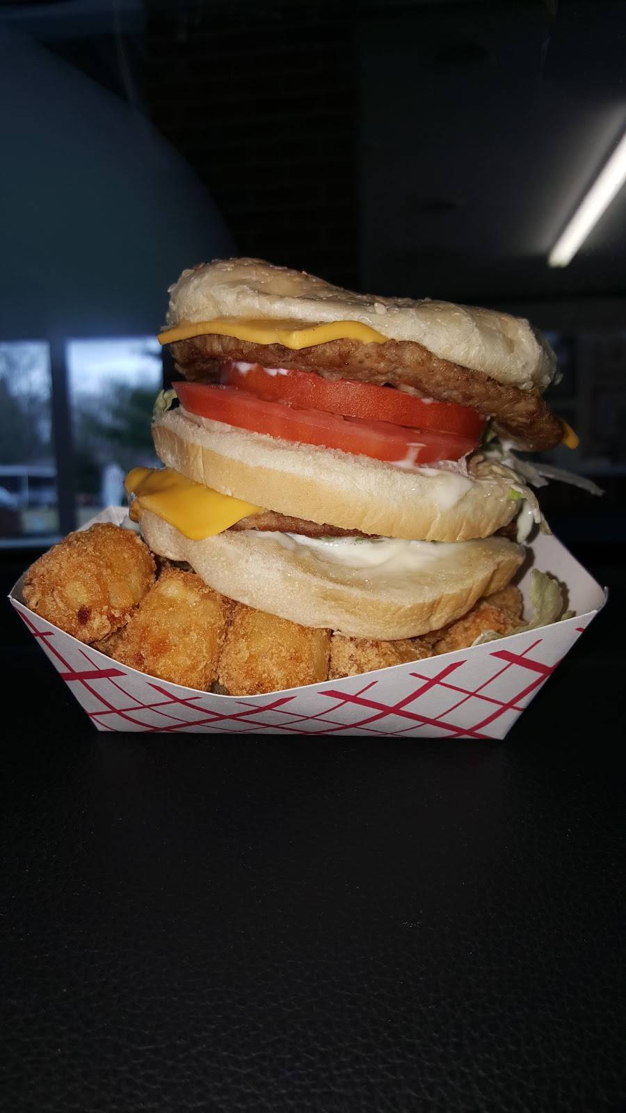 Carls Drive In | restaurant | 1254 E Lee Hwy, Loudon, TN 37774, USA | 8654583791 OR +1 865-458-3791