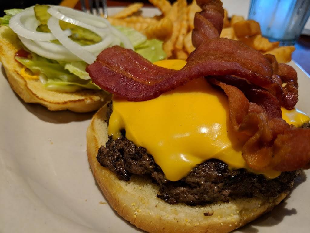 Pierson Family Restaurant | restaurant | 302 S Center St, Pierson, FL 32180, USA | 3867499979 OR +1 386-749-9979