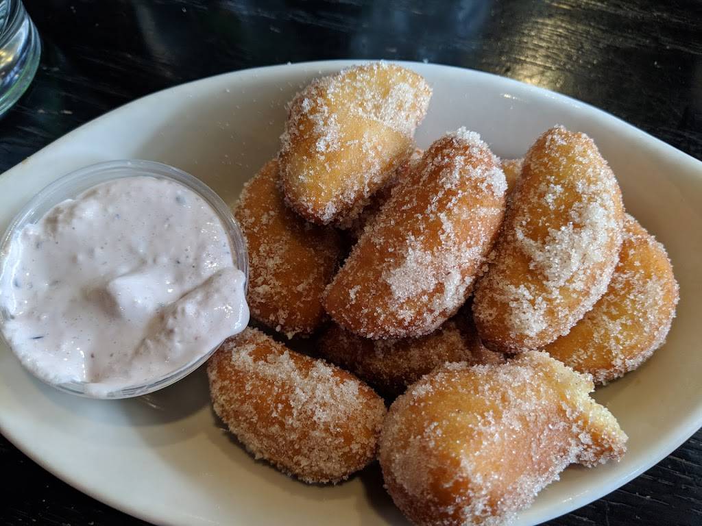 Milwaukee Brat House | restaurant | 4022 N Oakland Ave, Shorewood, WI 53211, USA | 4145395826 OR +1 414-539-5826