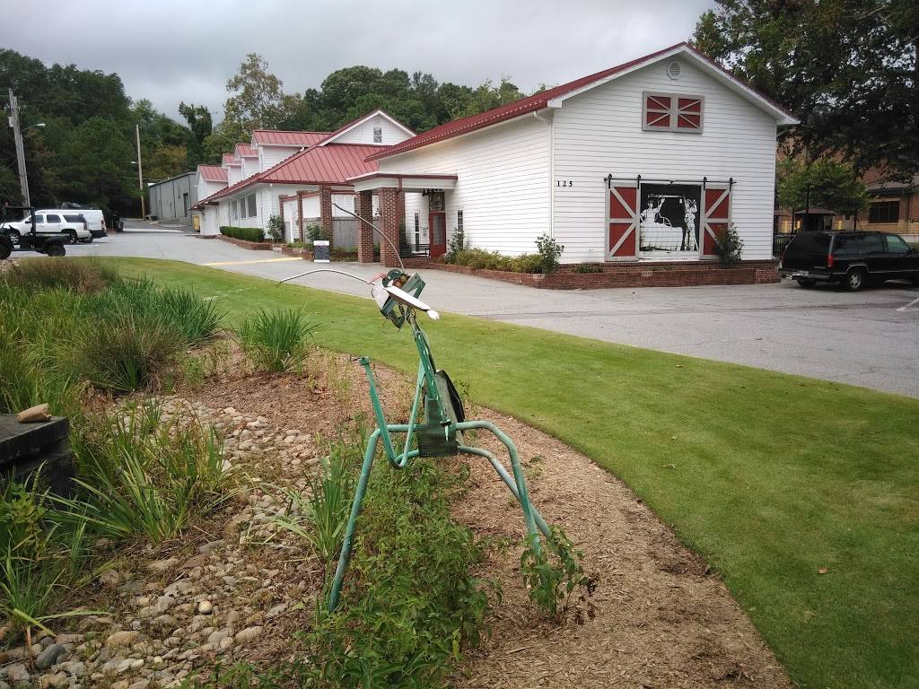 Chases Grille and Wingery | restaurant | 125 Lawrenceville St NW #400, Norcross, GA 30071, USA | 7704490229 OR +1 770-449-0229