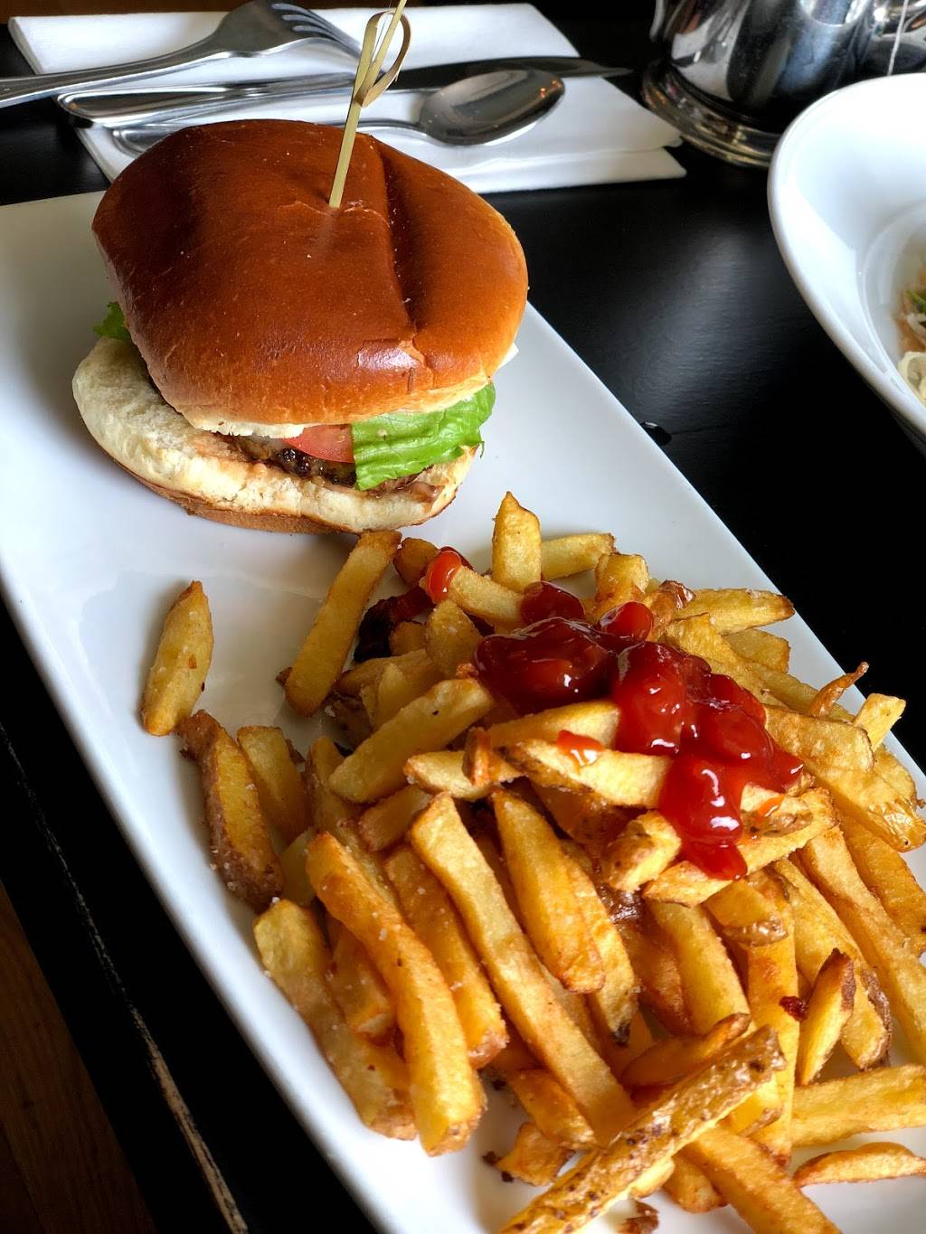 edit. | restaurant | 106 Grand River St N, Paris, ON N3L 2M5, Canada | 2262271767 OR +1 226-227-1767