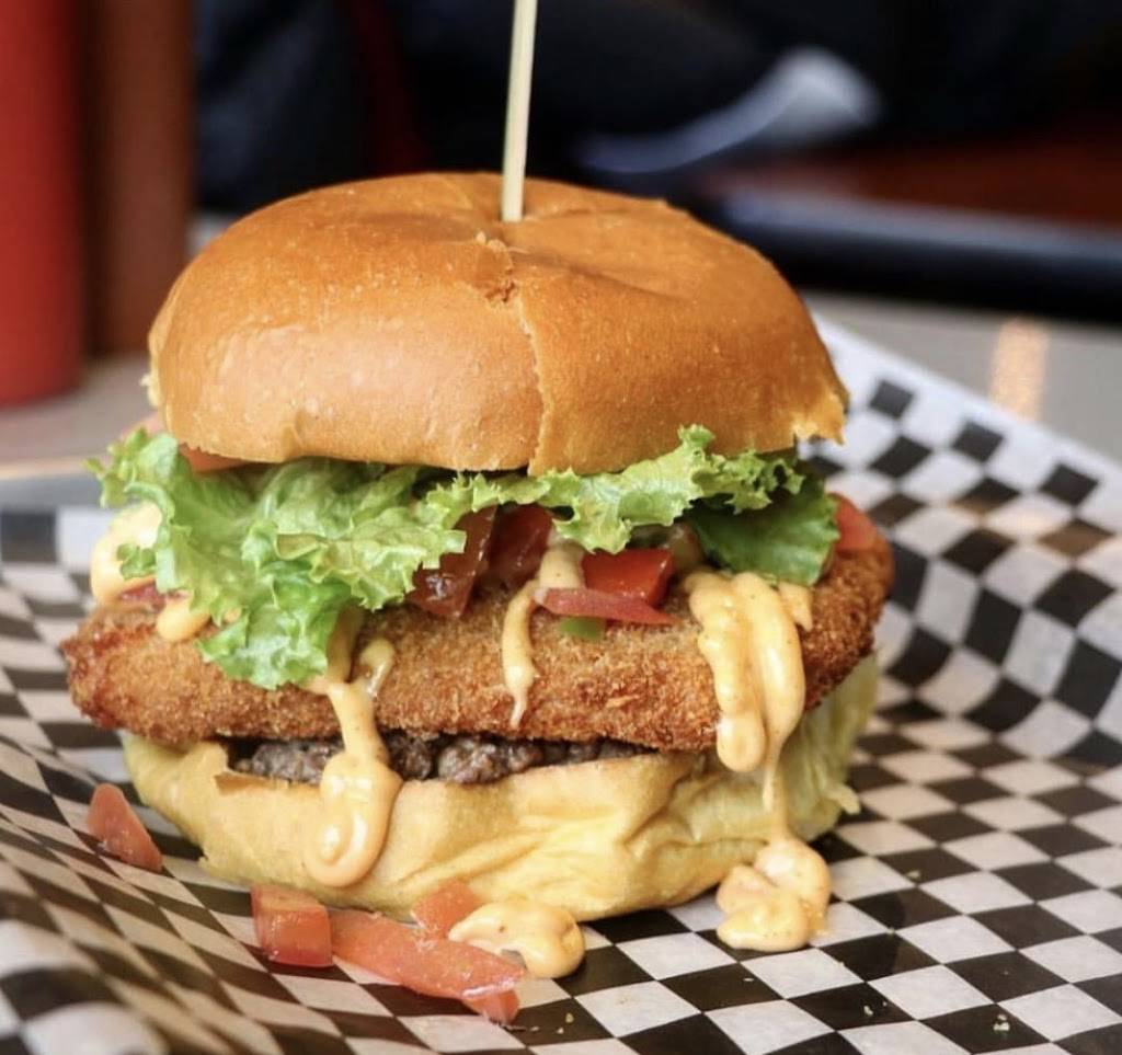 Top Gun burger | restaurant | 3-5955 Latimer Dr, Mississauga, ON L5V 0B7, Canada | 9055420999 OR +1 905-542-0999