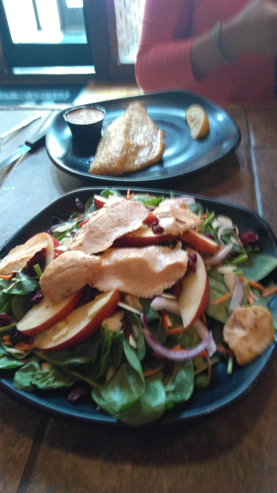 Fox Heights Pub & Grill | restaurant | 217 N Washington St, Green Bay, WI 54301, USA | 9208843277 OR +1 920-884-3277