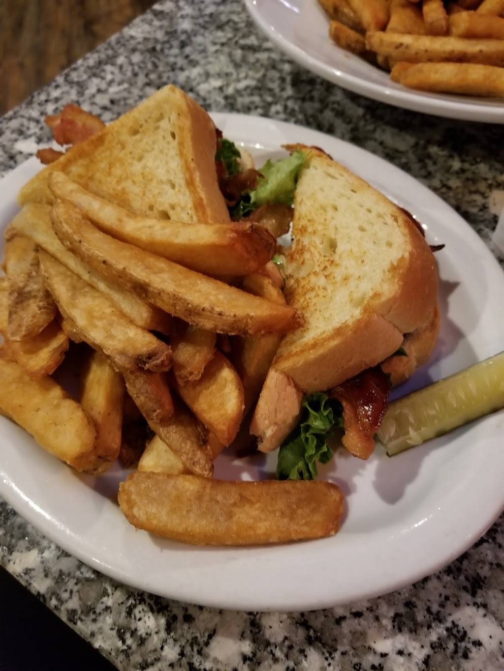 Gallaghers Sports Grill | restaurant | 3220 E Baseline Rd #100, Phoenix, AZ 85042, USA | 6024370981 OR +1 602-437-0981