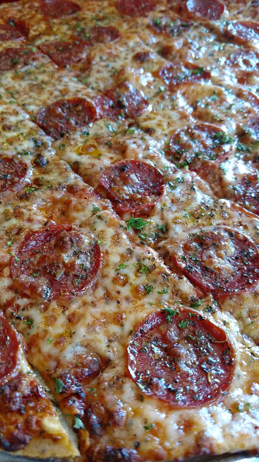 Jupiters Pizzeria & Billiards | restaurant | 39 E Main St, Champaign, IL 61820, USA | 2173985988 OR +1 217-398-5988