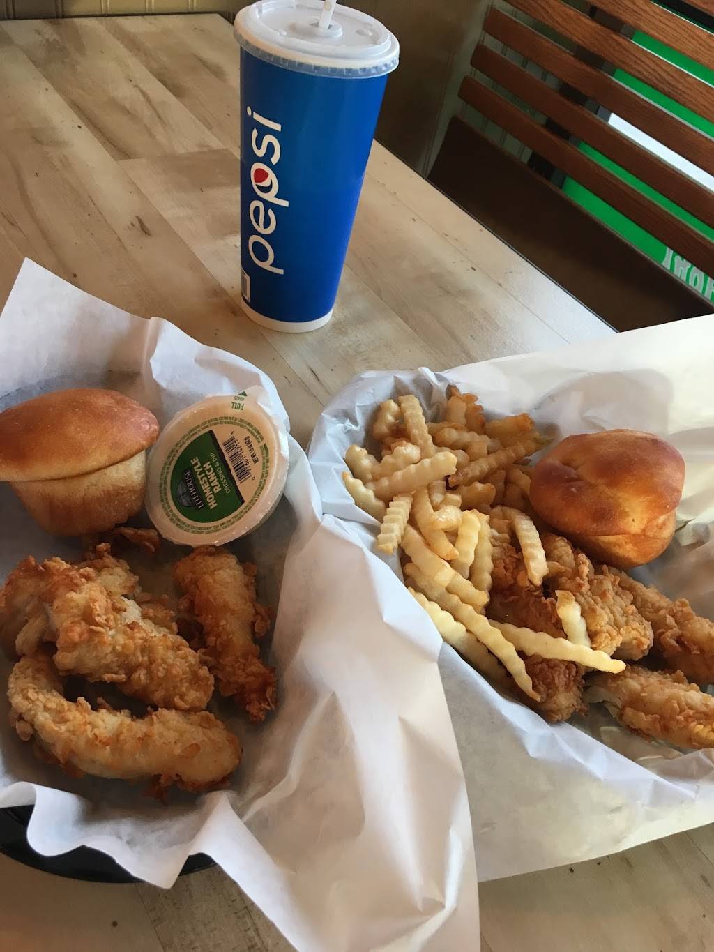 Ezells Famous Chicken | meal takeaway | 2020 S 320th St suite m, Federal Way, WA 98003, USA | 2064292634 OR +1 206-429-2634