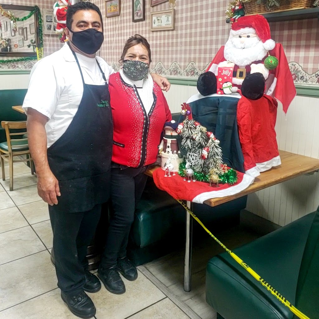 Mollies Kountry Kitchen | restaurant | 16727 Bear Valley Rd, Hesperia, CA 92345, USA | 7609493031 OR +1 760-949-3031