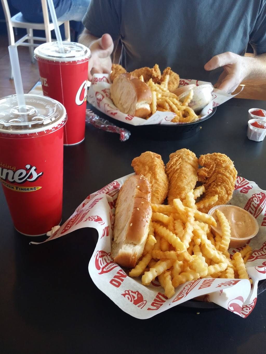 Raising Canes Chicken Fingers | meal takeaway | 1225 E 2nd St, Edmond, OK 73034, USA | 4058444192 OR +1 405-844-4192