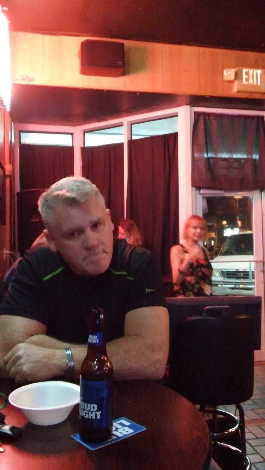 Rag Doll Bar & Grill | restaurant | 31 NE 44th St, Oakland Park, FL 33334, USA | 9543066689 OR +1 954-306-6689