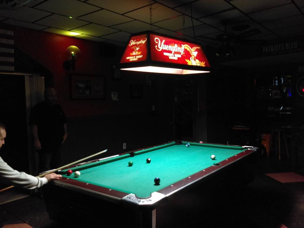 Rookies Bar and Grill | restaurant | 1218 Acushnet Ave, New Bedford, MA 02746, USA | 5088585455 OR +1 508-858-5455