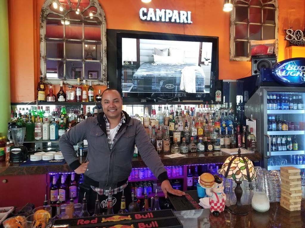 Crazy Mels Burgers & Bar | restaurant | 166 N Palm Canyon Dr, Palm Springs, CA 92262, USA | 7606567563 OR +1 760-656-7563