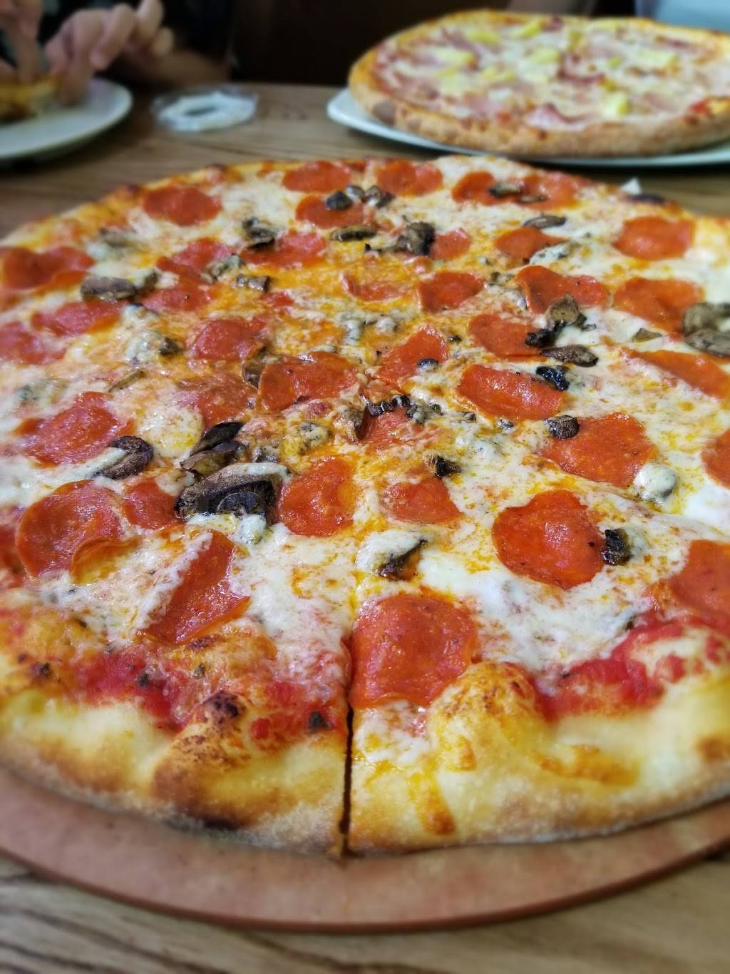 Flippers Pizzeria | restaurant | 45 W Mitchell Hammock Rd Suite #1361, Oviedo, FL 32765, USA | 4078909001 OR +1 407-890-9001