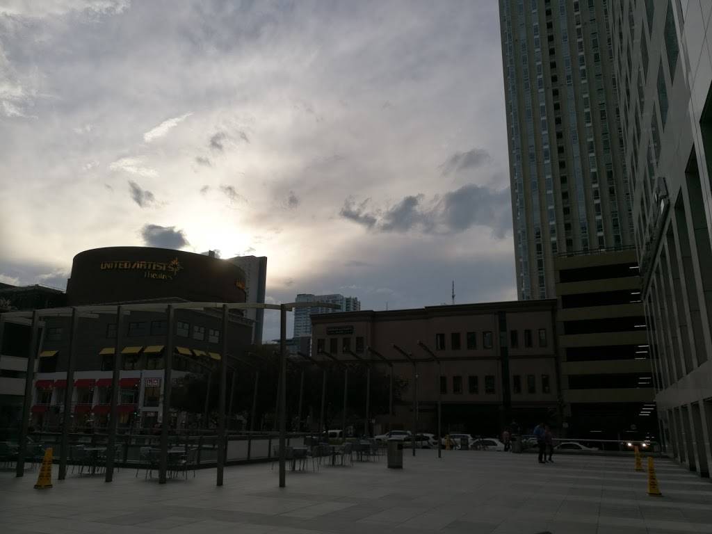 Potbelly Sandwich Shop | restaurant | 303 16th St Mall Suite 180, Denver, CO 80202, USA | 3035869360 OR +1 303-586-9360