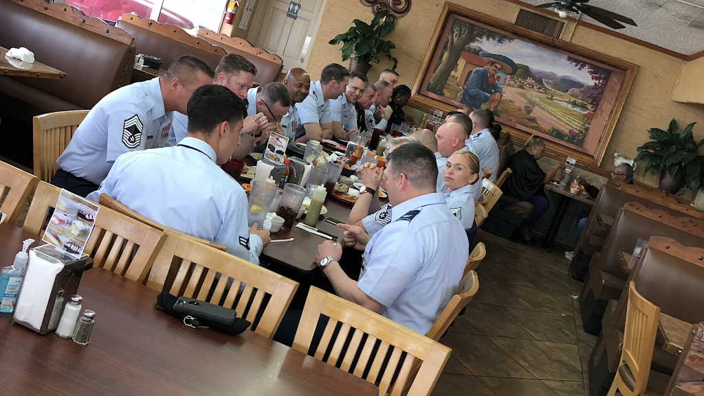 Taqueria El Charro De Jalisco | restaurant | 150 Valley Hi Dr, San Antonio, TX 78227, USA | 2106450085 OR +1 210-645-0085