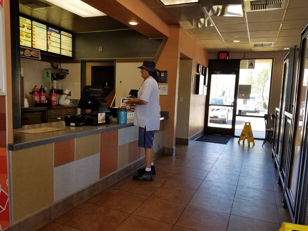 Jack in the Box | restaurant | 2591 E Tahquitz Canyon Way, Palm Springs, CA 92262, USA | 7604166678 OR +1 760-416-6678