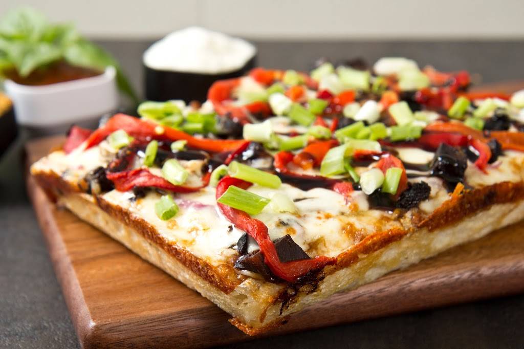 Upper Crust Pizza & Chicken | meal delivery | 15320 Detroit Ave, Lakewood, OH 44107, USA | 2162268888 OR +1 216-226-8888