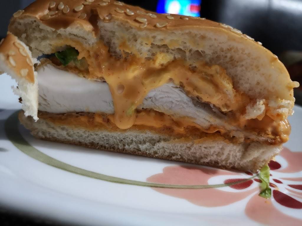 Mary Browns Chicken & Taters | restaurant | 2694 Eglinton Ave E, Scarborough, ON M1K 2S3, Canada | 4162661616 OR +1 416-266-1616