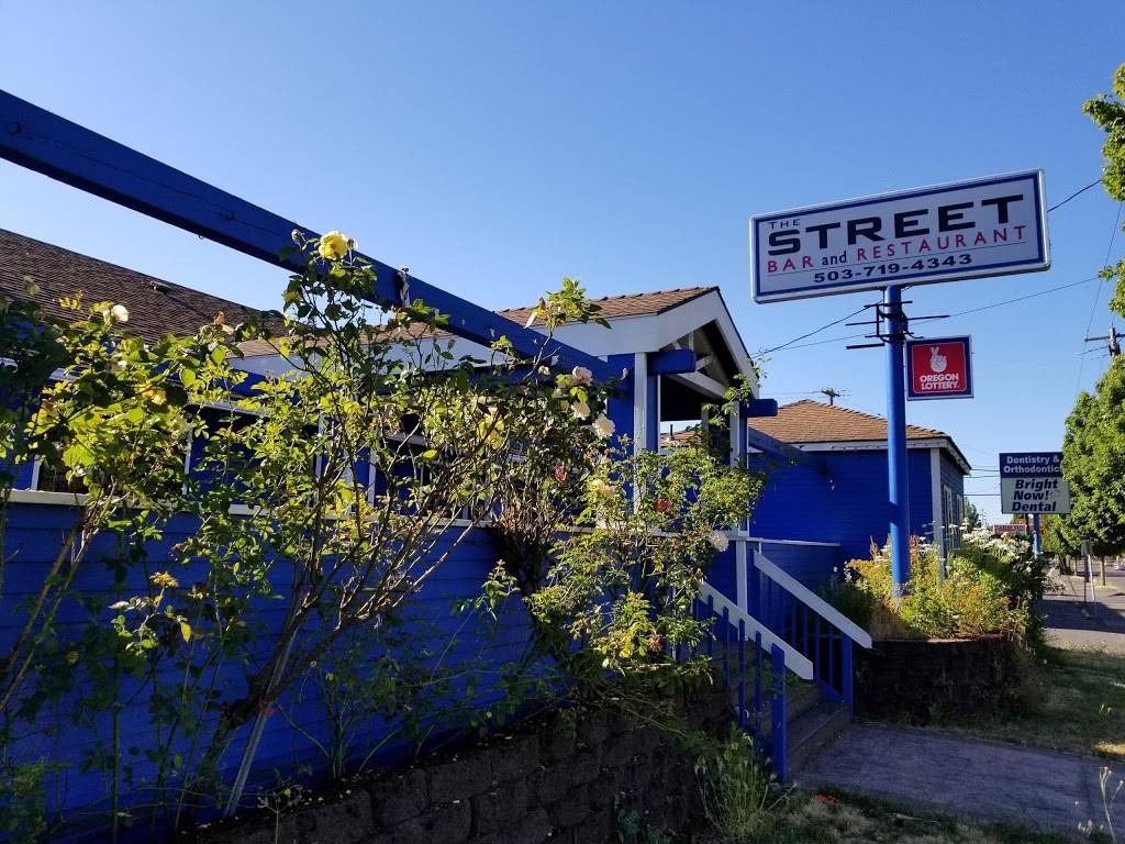 The Street Bar and Restaurant | restaurant | 3554 SE 82nd Ave, Portland, OR 97266, USA | 5037194343 OR +1 503-719-4343
