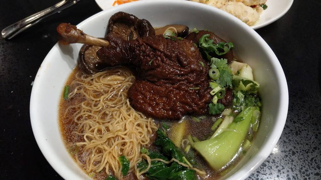 PHO MAMA | restaurant | 515 Dundas St W, Oakville, ON L6M 4M2, Canada | 2897258988 OR +1 289-725-8988