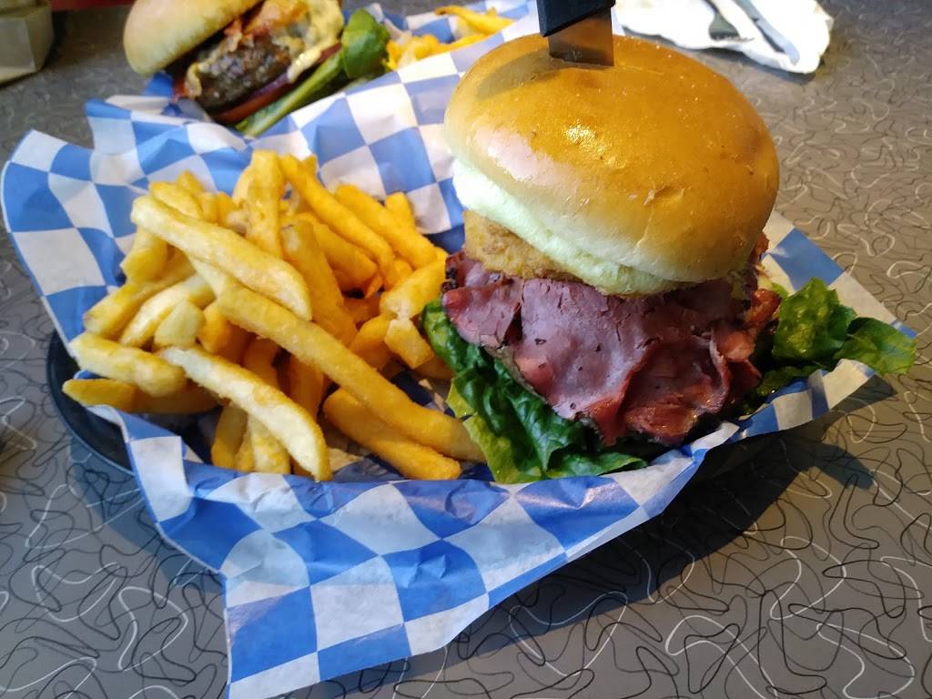 KCs Classic Burger Bar | restaurant | 2459, 625 E Washington St, North Attleborough, MA 02760, USA | 5083160901 OR +1 508-316-0901