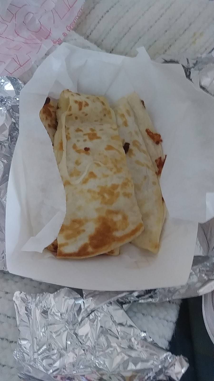 Charles Fast Foods | restaurant | 1525 E Lake St B, Hanover Park, IL 60133, USA | 6307363340 OR +1 630-736-3340