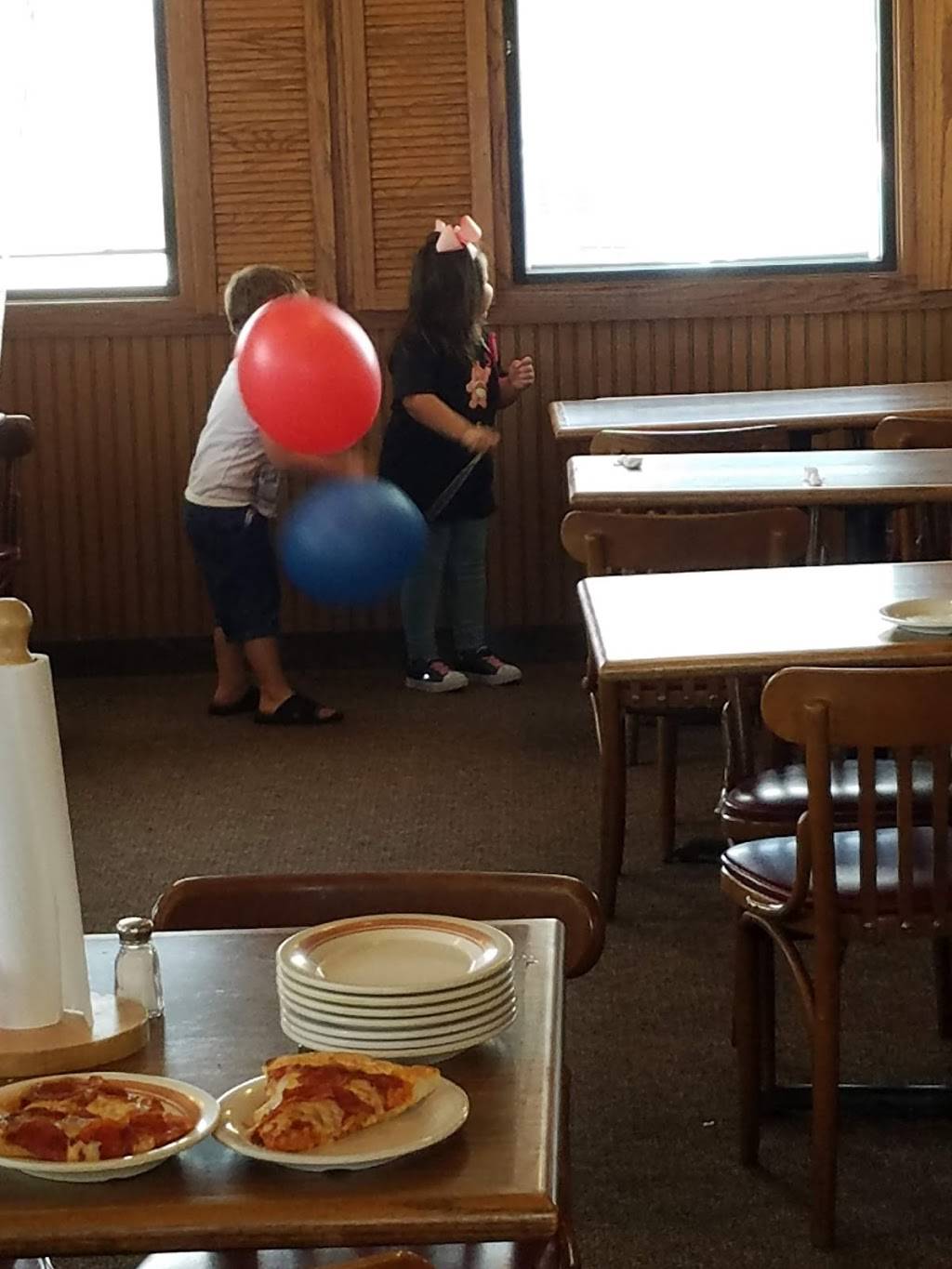 Pizza Hut | meal takeaway | 1020 W Main St, Lyons, KS 67554, USA | 6202575644 OR +1 620-257-5644