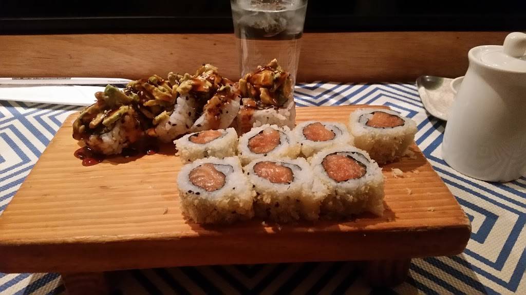 Diva Thai & Sushi Bar | restaurant | 3542 N Halsted St, Chicago, IL 60657, USA | 7738570571 OR +1 773-857-0571