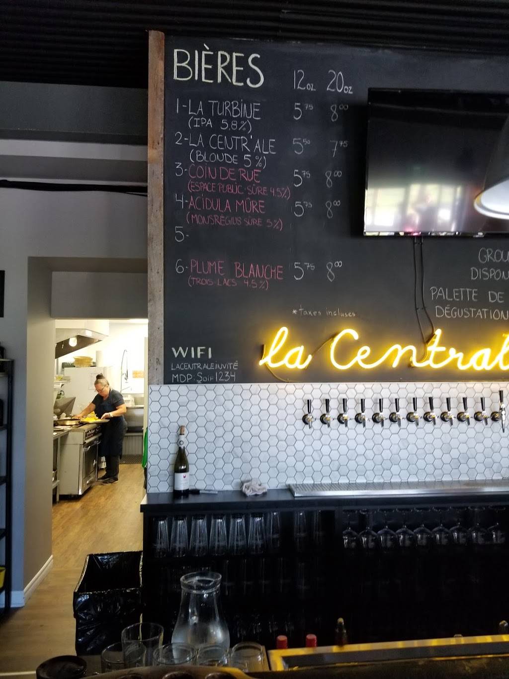 Microbrasserie La Centrale | restaurant | 2 Rue Richardson, Beauharnois, QC J6N 2T1, Canada | 4503950953 OR +1 450-395-0953