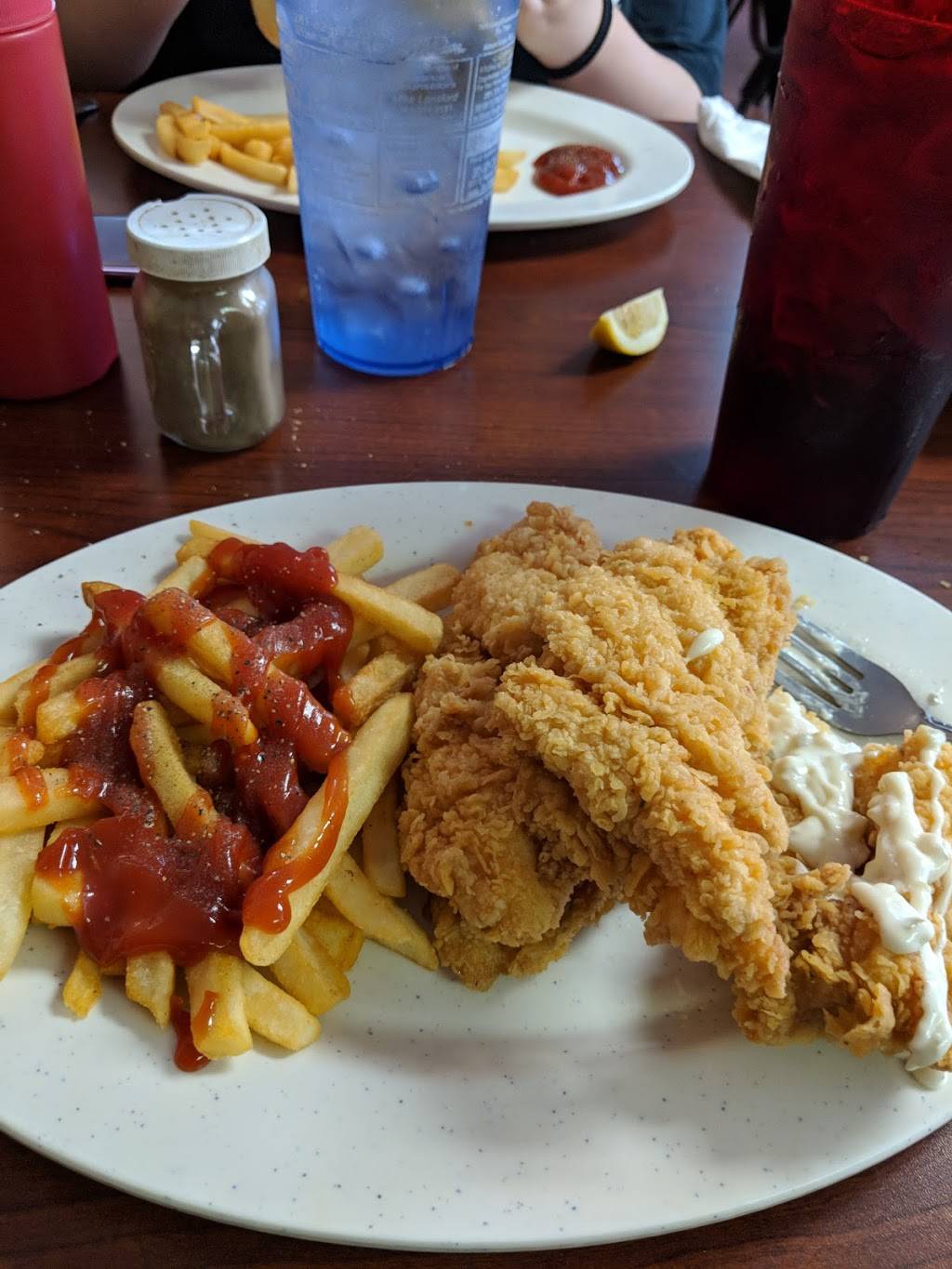 Edna Seafood And Grill | restaurant | 1022 S Wells St, Edna, TX 77957, USA | 3617829272 OR +1 361-782-9272