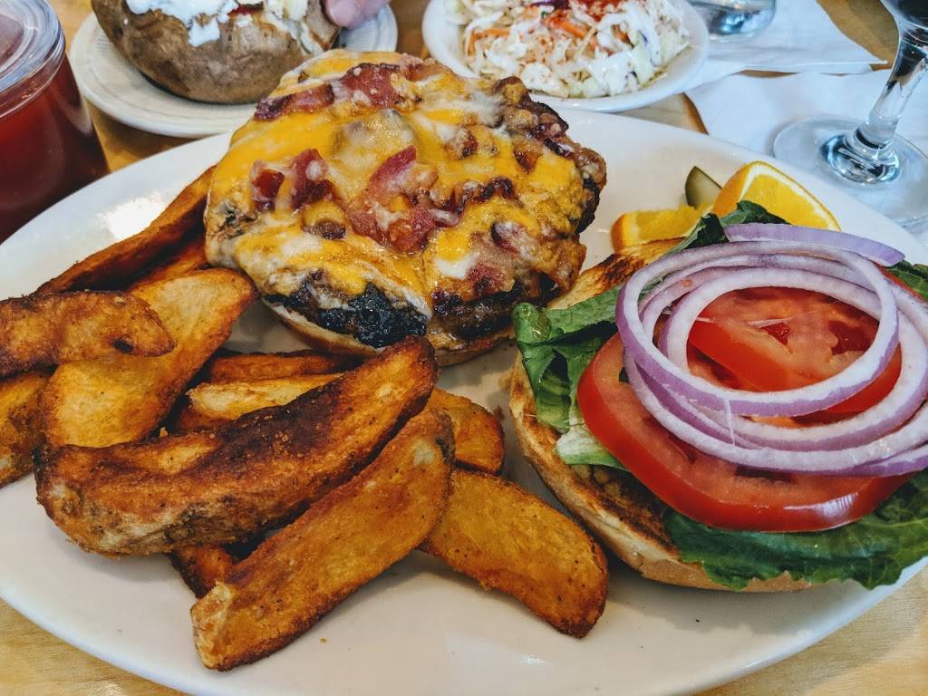 MacLeods Restaurant | restaurant | 63 Main St, Bucksport, ME 04416, USA | 2074693963 OR +1 207-469-3963