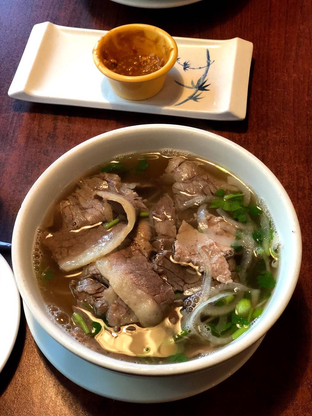 Pho Deluxe | restaurant | 2300 Clarendon Blvd, Arlington, VA 22201, USA | 5716392813 OR +1 571-639-2813