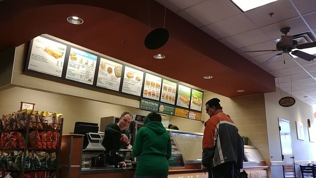 Subway | restaurant | Thornhill Square, 300 John St Unit 139, Thornhill, ON L3T 5W4, Canada | 9055976782 OR +1 905-597-6782