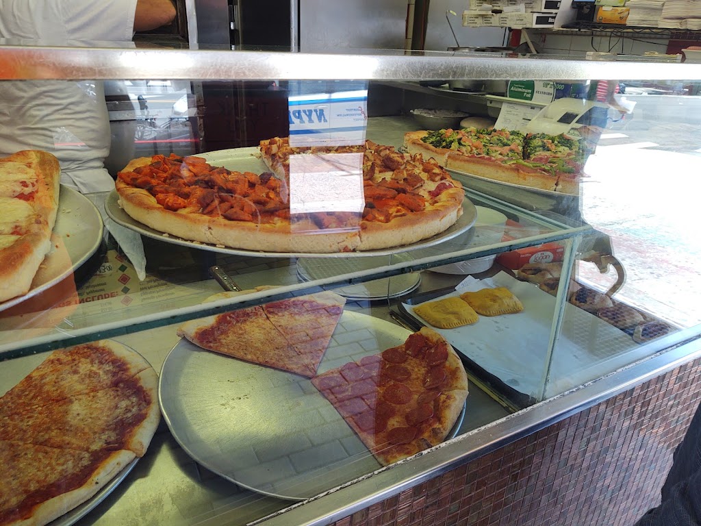 Ginos Pizzeria | restaurant | 831 Flatbush Ave, Brooklyn, NY 11226, USA | 7182878800 OR +1 718-287-8800