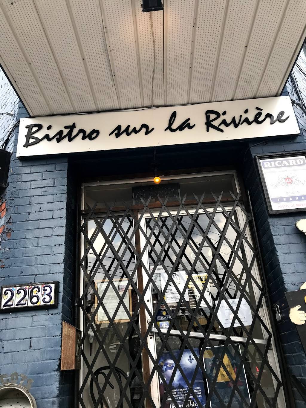 Bistro Sur La Rivière (Le) | restaurant | 2263 Rue Larivière, Montréal, QC H2K 4P8, Canada | 5145248108 OR +1 514-524-8108