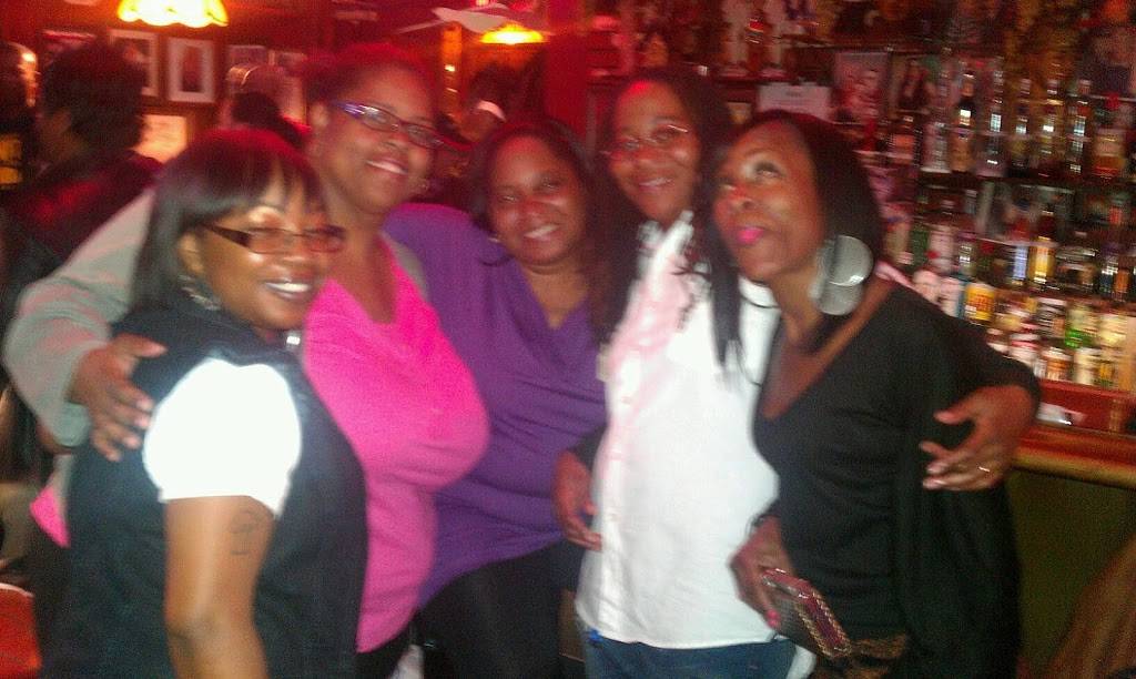 Bank Club Cafe | restaurant | 3900 San Pablo Ave, Emeryville, CA 94608, USA | 5106524381 OR +1 510-652-4381