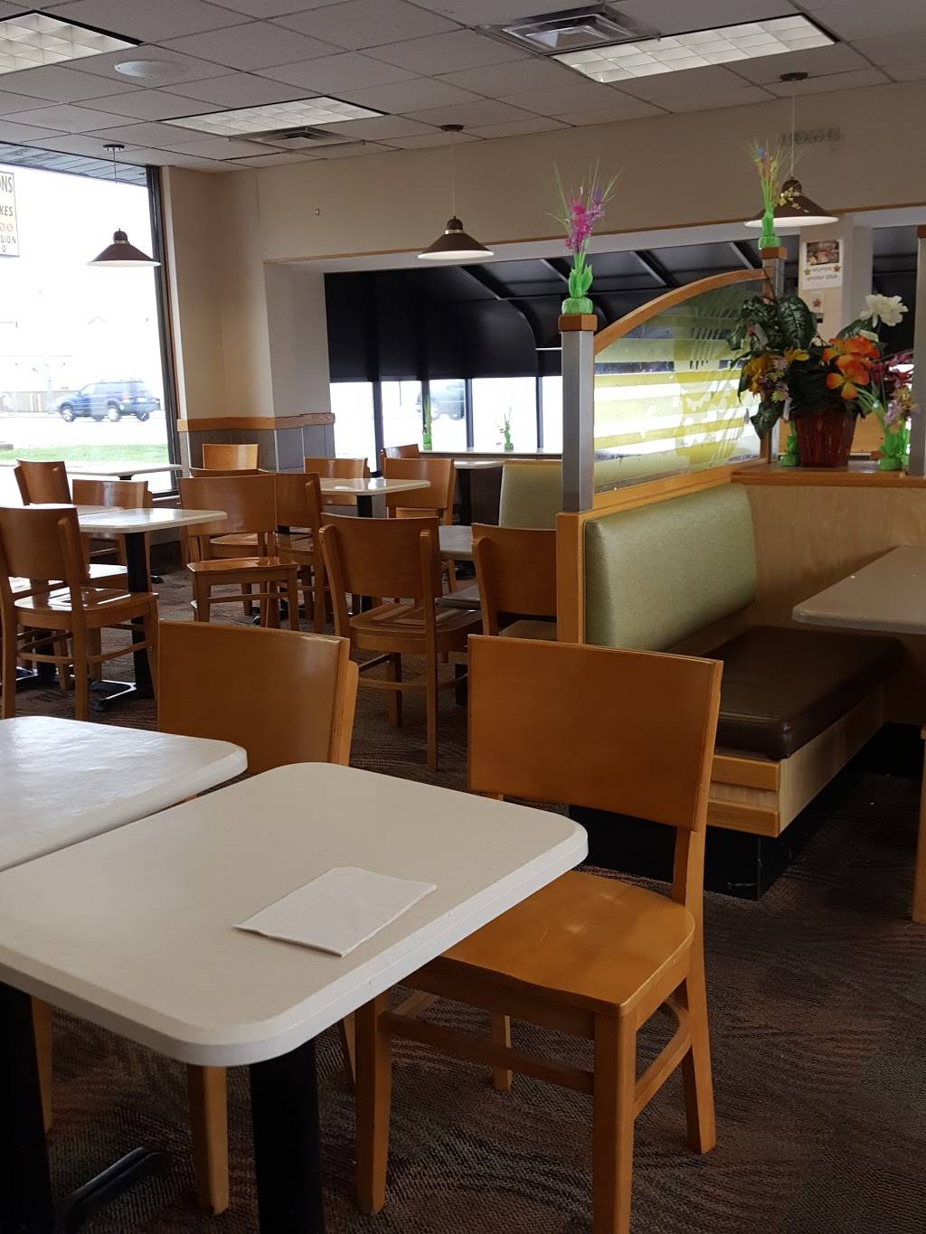 Wendys | restaurant | 634 W 14th St, Chicago Heights, IL 60411, USA | 7087482370 OR +1 708-748-2370