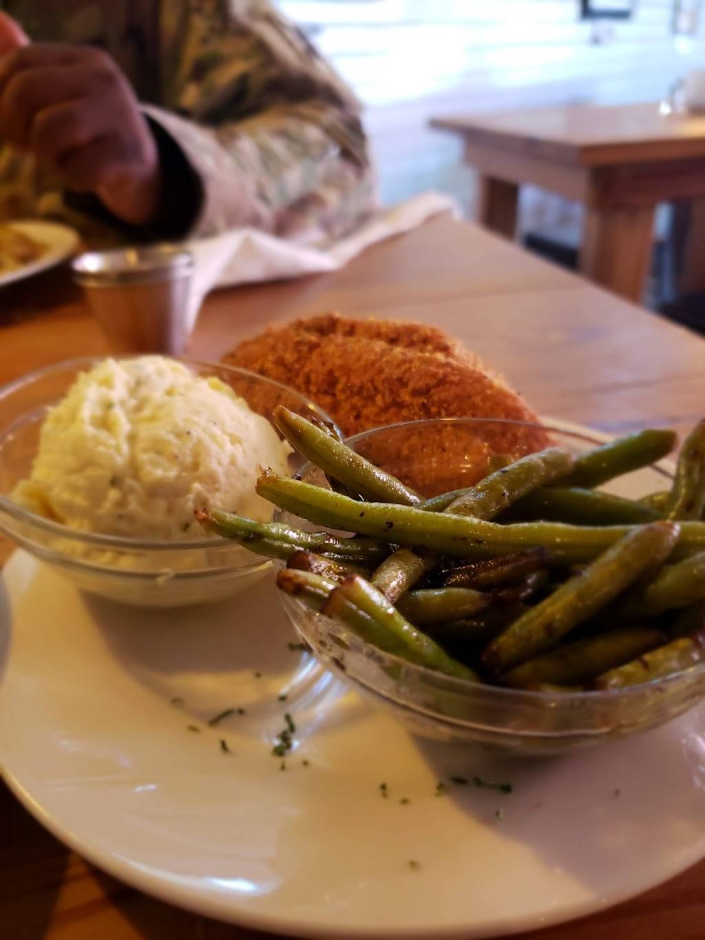 Stellas Kitchen | restaurant | 121 Washington St, Napoleonville, LA 70390, USA | 9855133479 OR +1 985-513-3479