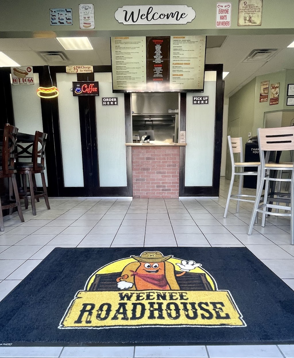 Weenee Roadhouse | restaurant | 35400 Date Palm Dr, Cathedral City, CA 92234, United States | 7605371130 OR +1 760-537-1130