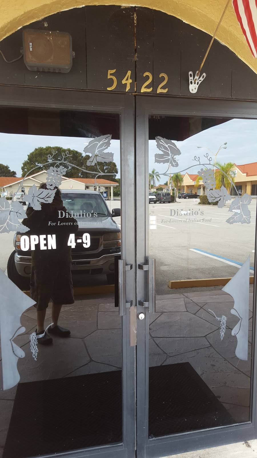 DiJulios Italian Restaurant | restaurant | 5422 Rattlesnake Hammock Rd, Naples, FL 34113, USA | 2397752886 OR +1 239-775-2886
