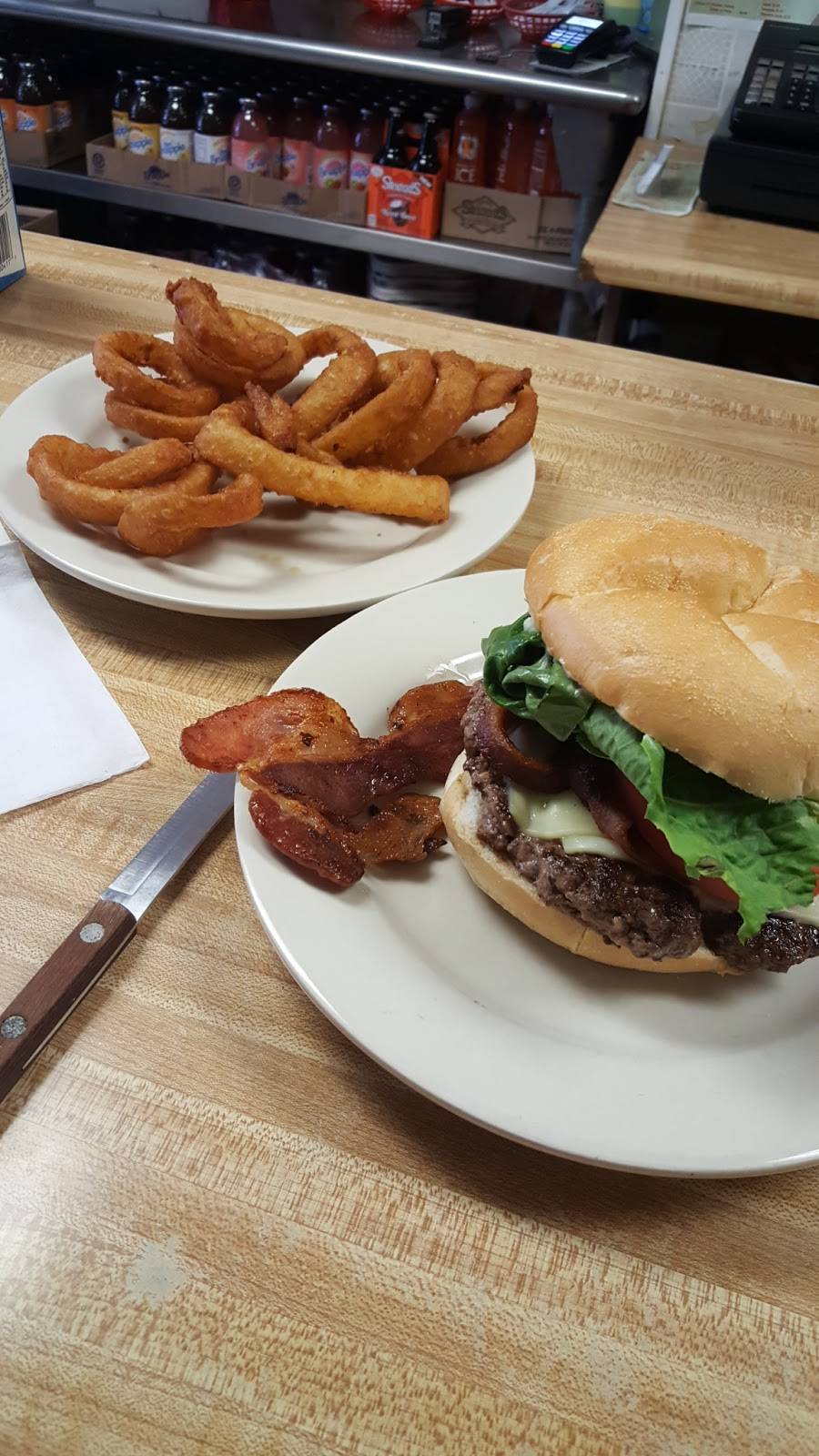 Toms Place | restaurant | 55 Main St, Meriden, CT 06451, USA | 2032389029 OR +1 203-238-9029