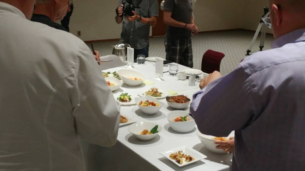 Cutting Edge Cuisine | restaurant | 7400 Telegraph Rd, Bloomfield Hills, MI 48301, USA | 2488253343 OR +1 248-825-3343