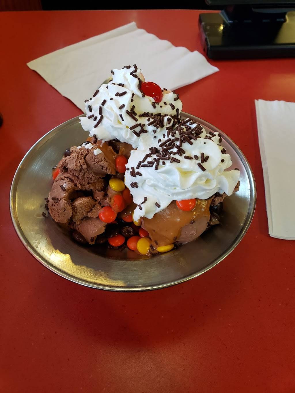 Friendlys | restaurant | 611 Main St, Stoneham, MA 02180, USA | 7814385444 OR +1 781-438-5444