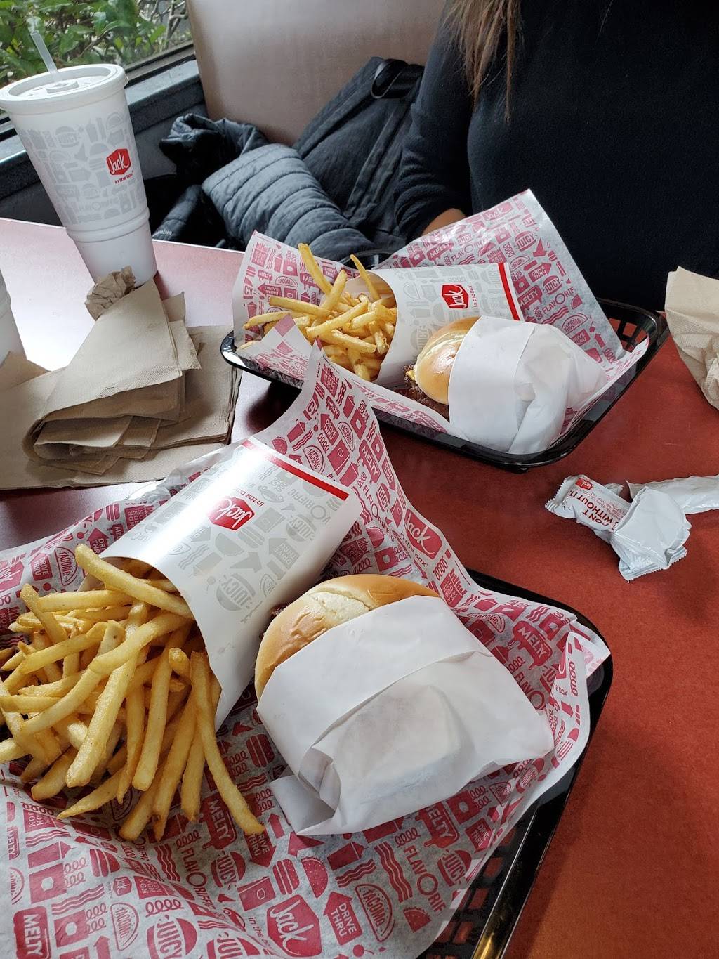 Jack in the Box | restaurant | 13714 Roosevelt Rd, Monroe, WA 98272, USA | 3608638377 OR +1 360-863-8377