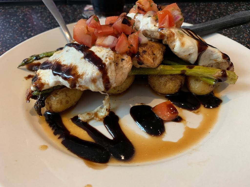 Wolfeys Bistro and Pub | restaurant | 1069 E Broad St, Elyria, OH 44035, USA | 4403659002 OR +1 440-365-9002